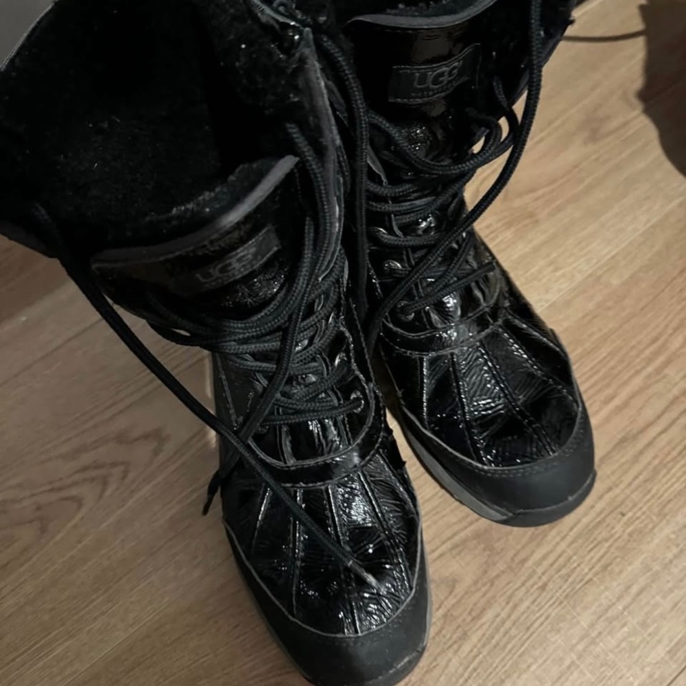 black winter uggs